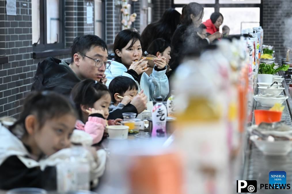 Winter tourism boosts ＂ice and snow economy＂ in China