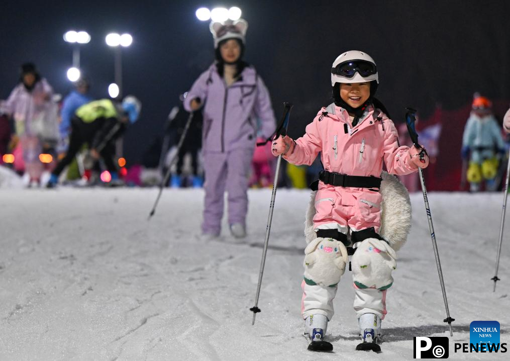 Winter tourism boosts ＂ice and snow economy＂ in China