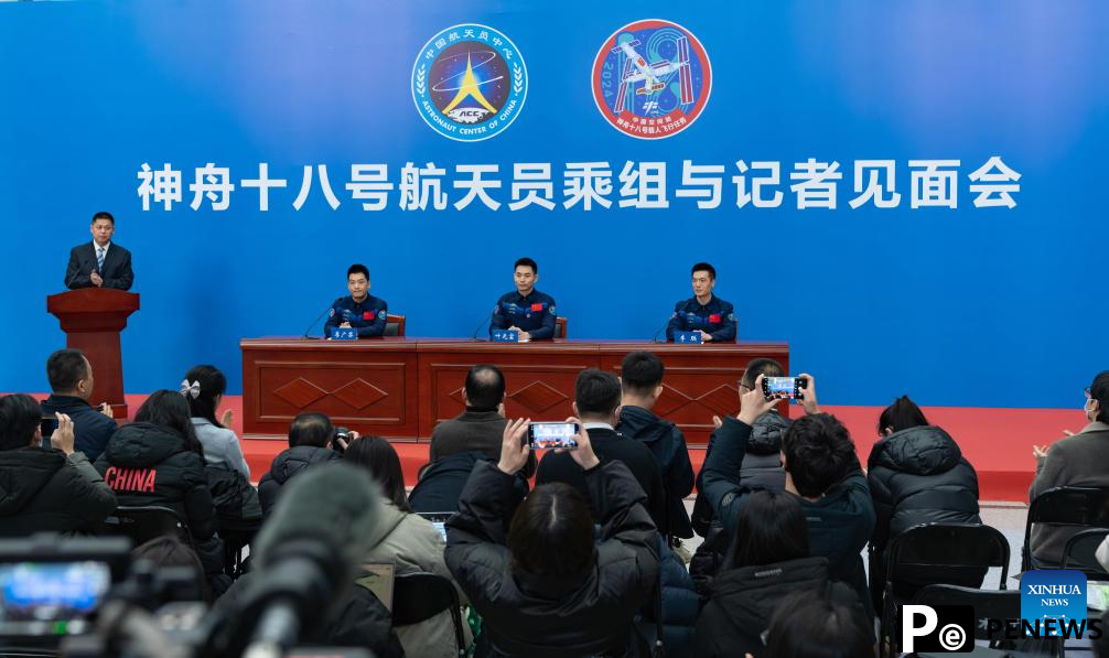 18 astronauts meet press after return from space