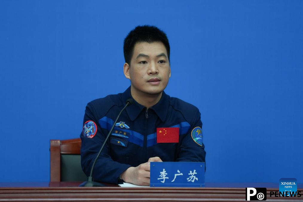 18 astronauts meet press after return from space