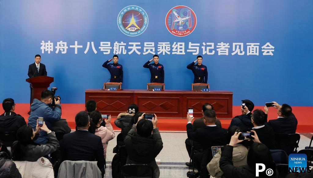 18 astronauts meet press after return from space