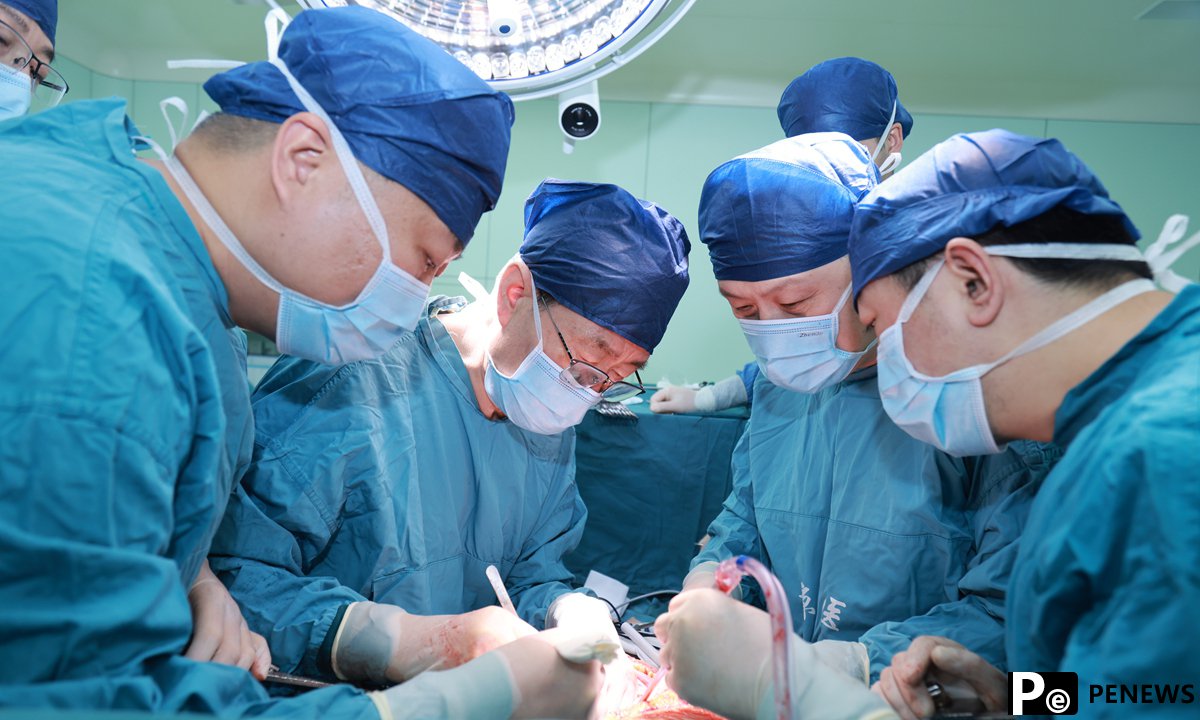 Doctors from the Xijing Hospital of Air Force Military Medical University perform the world's first gene-edited pig xenotransplantation surgery for whole liver transplantation in a brain-dead patient in Xi'an, Shaanxi Province on January 7, 2025. Photo: Courtesy of the Xijing Hospital of Air Force Military Medical University