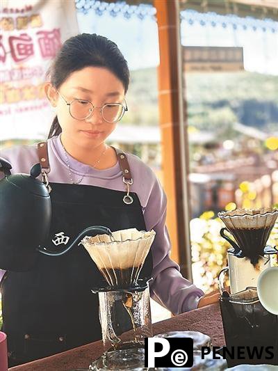 Tourism thrives in border villages in SW China