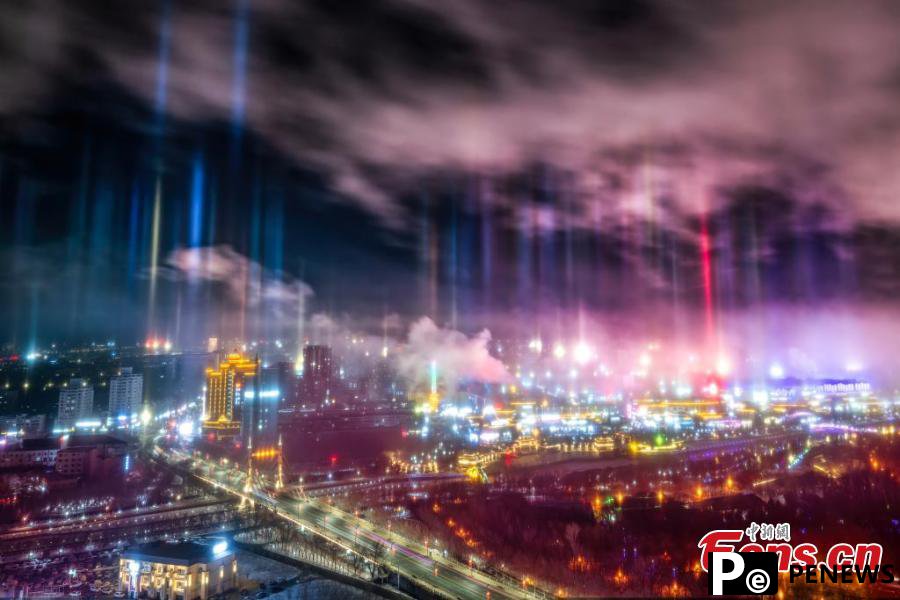 Stunning light pillars light up sky in Xinjiang