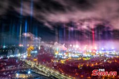 Stunning light pillars light up sky in Xinjiang