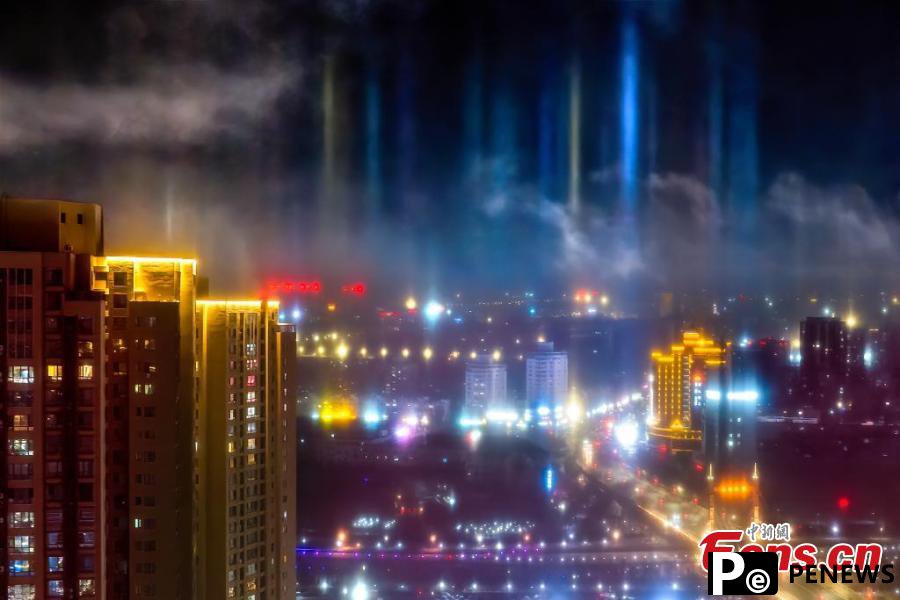 Stunning light pillars light up sky in Xinjiang