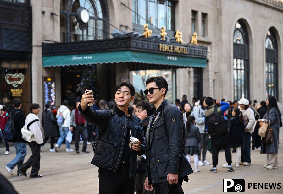 Visa-free policy sparks "China Travel" boom