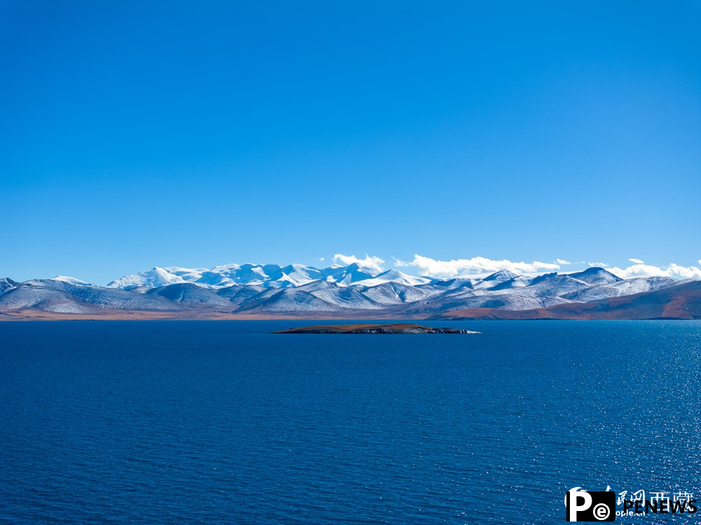 High-altitude lake draws visitors to SW China