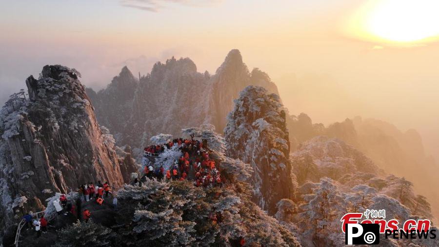 Breathtaking rime-covered Huangshan Mountain in Anhui