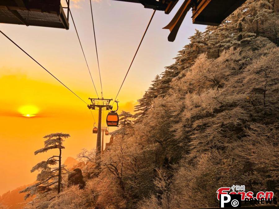 Breathtaking rime-covered Huangshan Mountain in Anhui