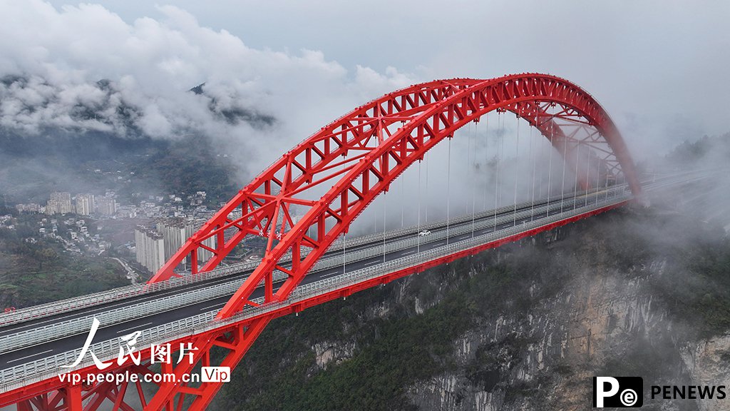 Misty view of Loushuihe Bridge in C China