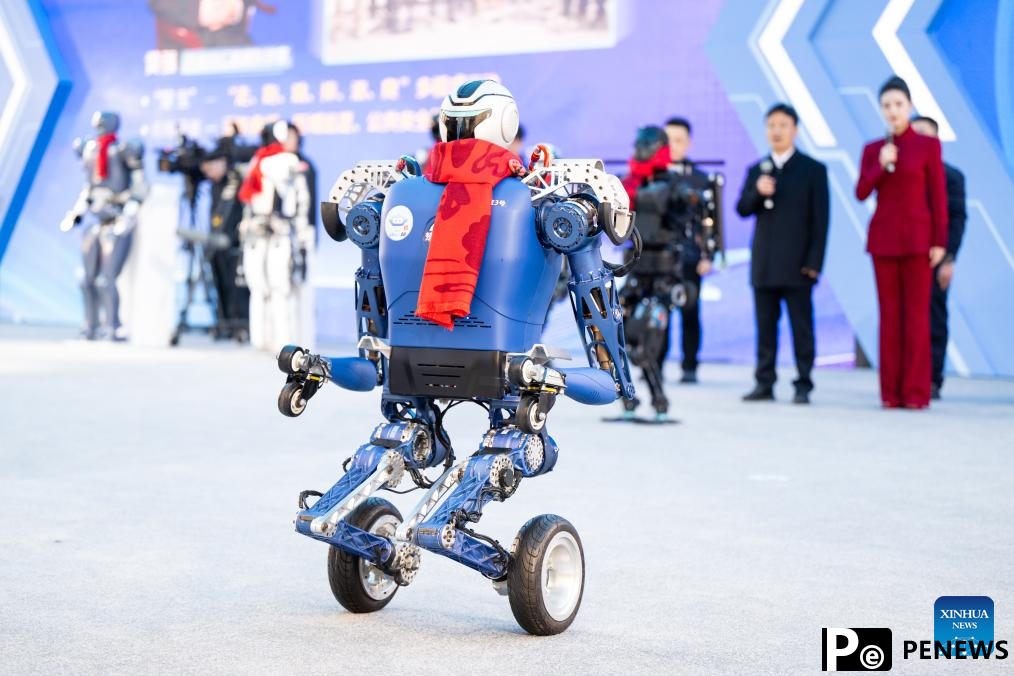 Humanoid robots of ＂Chucai＂ series displayed in Wuhan