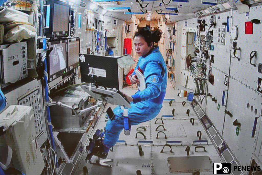 19 astronauts share details of work and life in space with mission halfway through