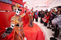 Robots add futuristic twist to China's Spring Festival
