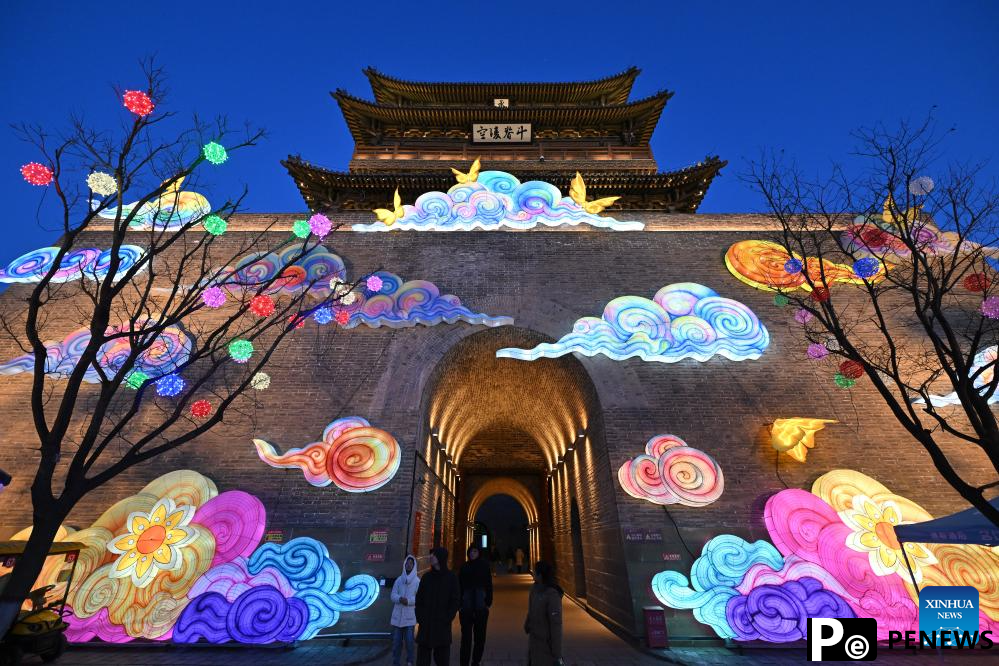 Lantern show held in Taiyuan, north China