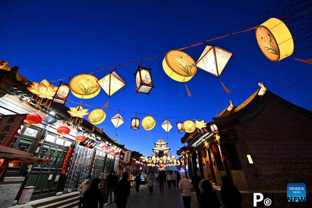 Lantern show held in Taiyuan, north China