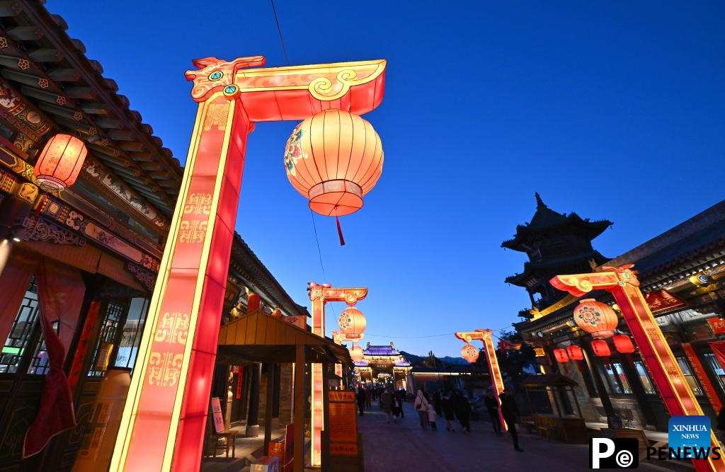 Lantern show held in Taiyuan, north China