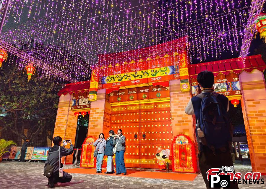 Dazzling lanterns displayed ahead of festival in Hong Kong