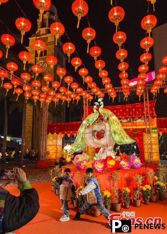 Dazzling lanterns displayed ahead of festival in Hong Kong