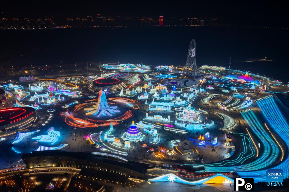 Tourist destinations in China attract visitors with ice and snow activities