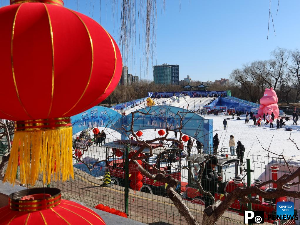 Tourist destinations in China attract visitors with ice and snow activities