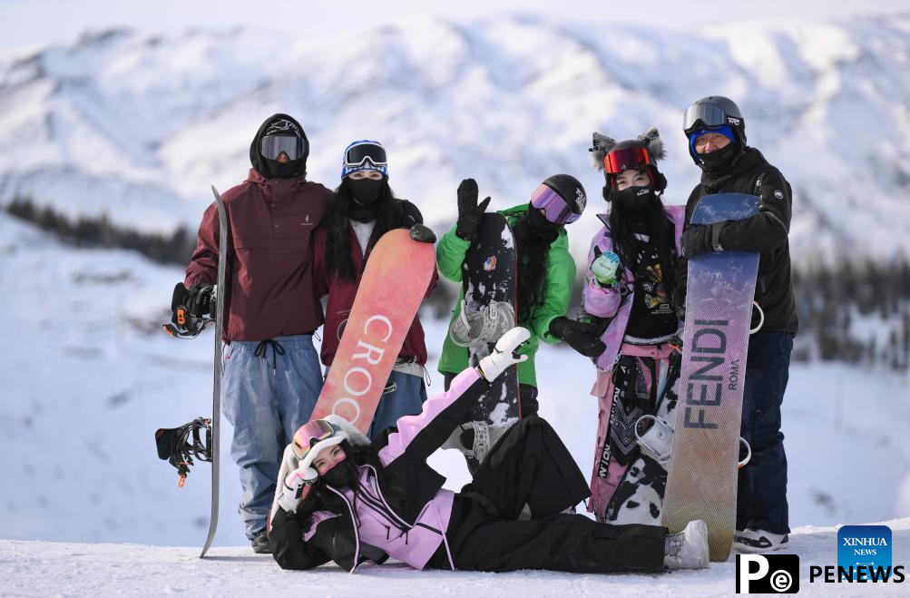 Tourist destinations in China attract visitors with ice and snow activities
