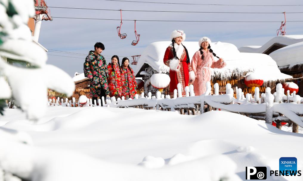 Tourist destinations in China attract visitors with ice and snow activities