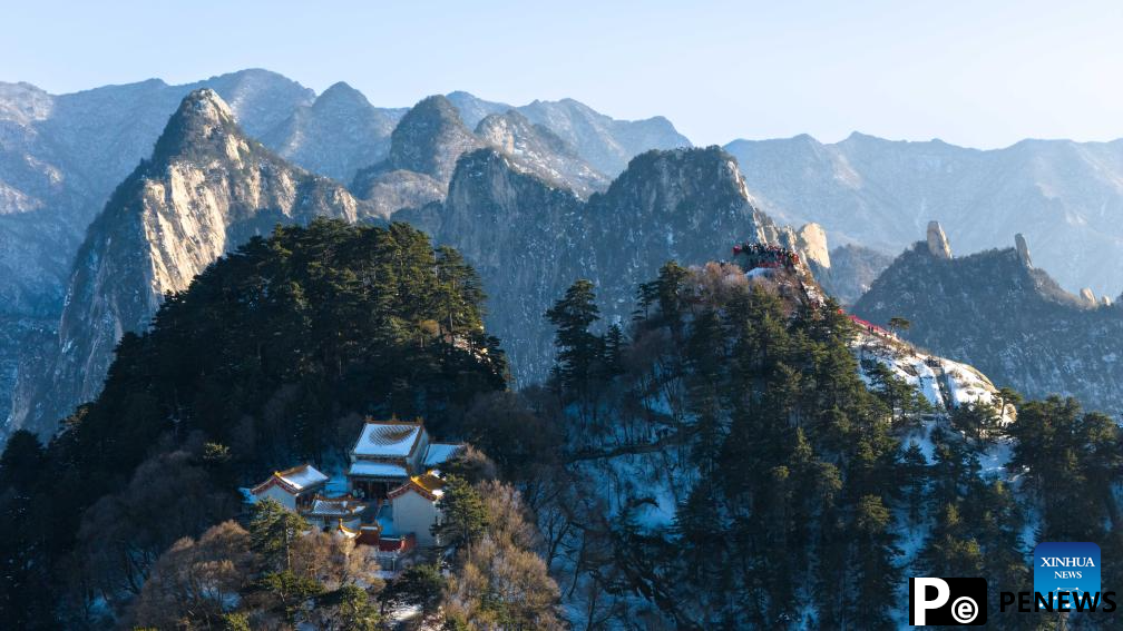Huashan Mountain in NW China ushers in peak tourist season during Spring Festival holiday