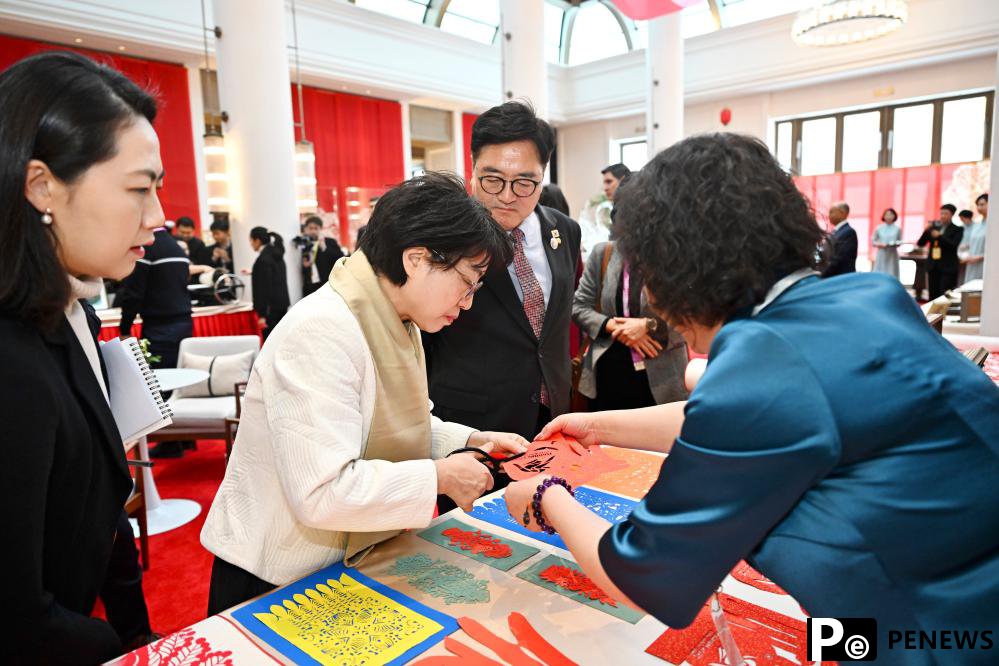International dignitaries appreciate intangible cultural heritage displays in Harbin