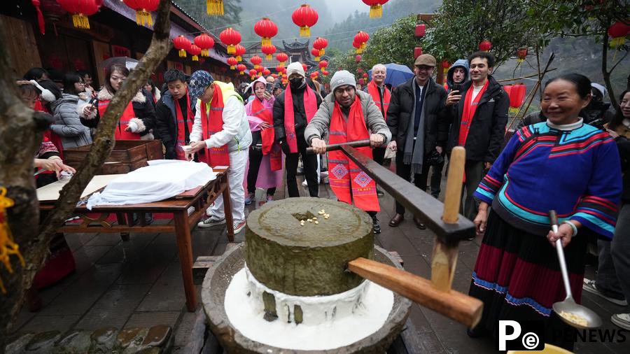 Chinese ring in Year of the Snake with travel, spending boom