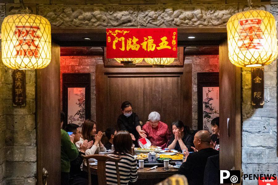 Chinese ring in Year of the Snake with travel, spending boom