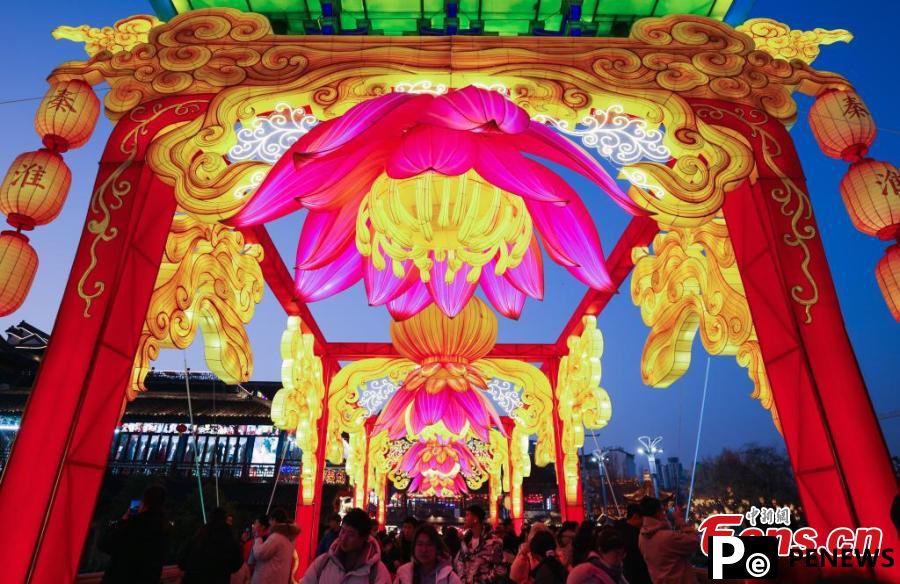 Stunning lanterns greet Spring Festival in Nanjing