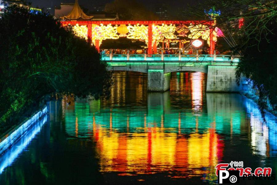 Stunning lanterns greet Spring Festival in Nanjing