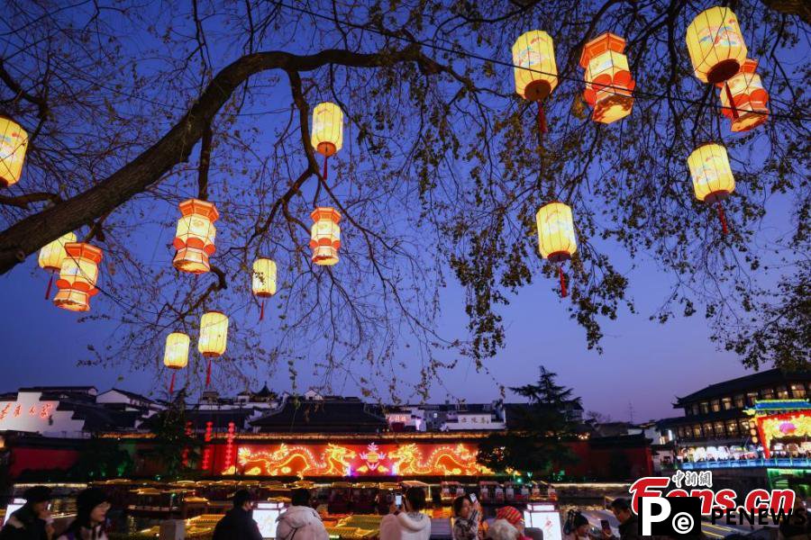 Stunning lanterns greet Spring Festival in Nanjing