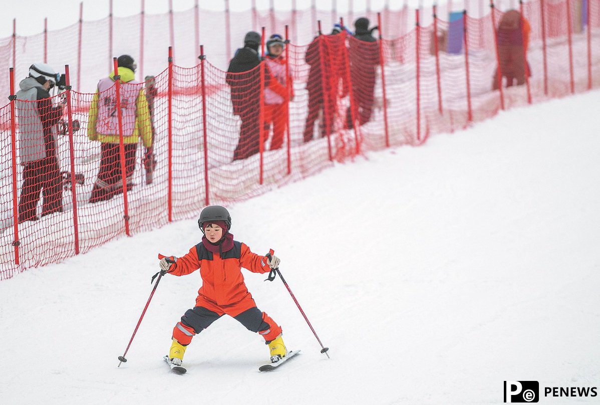 Southern parts of China discover joy of snow tourism
