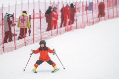 Southern parts of China discover joy of snow tourism