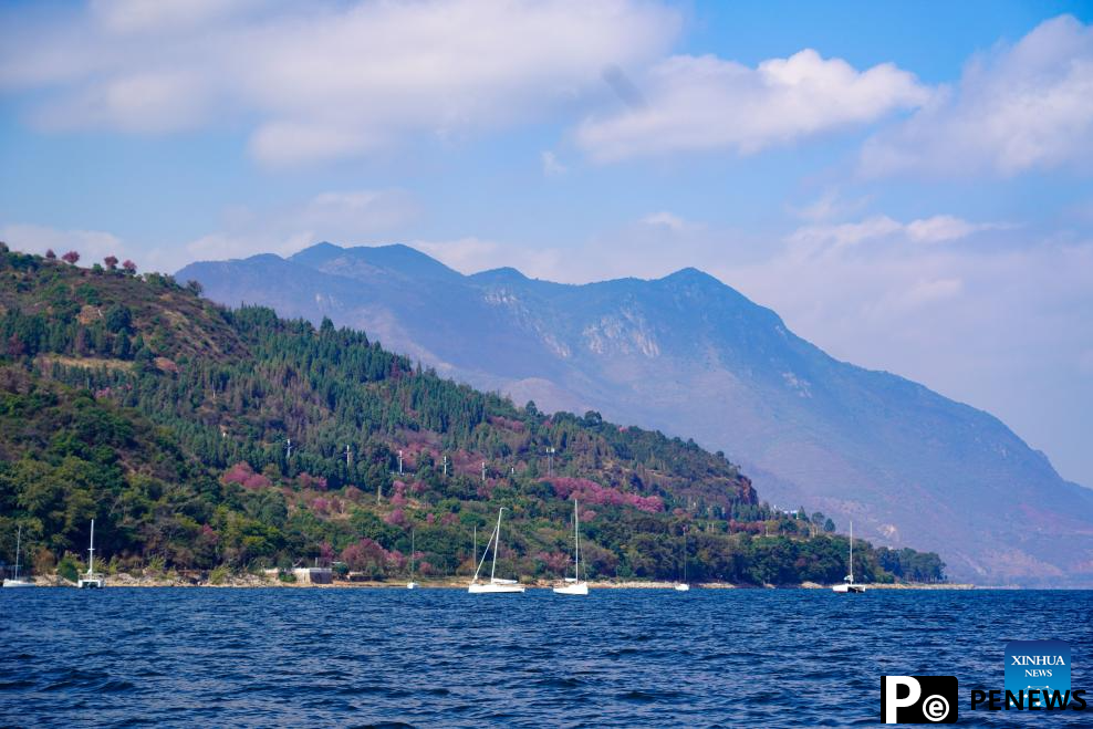 Tourists enjoy themselves In Yunnan