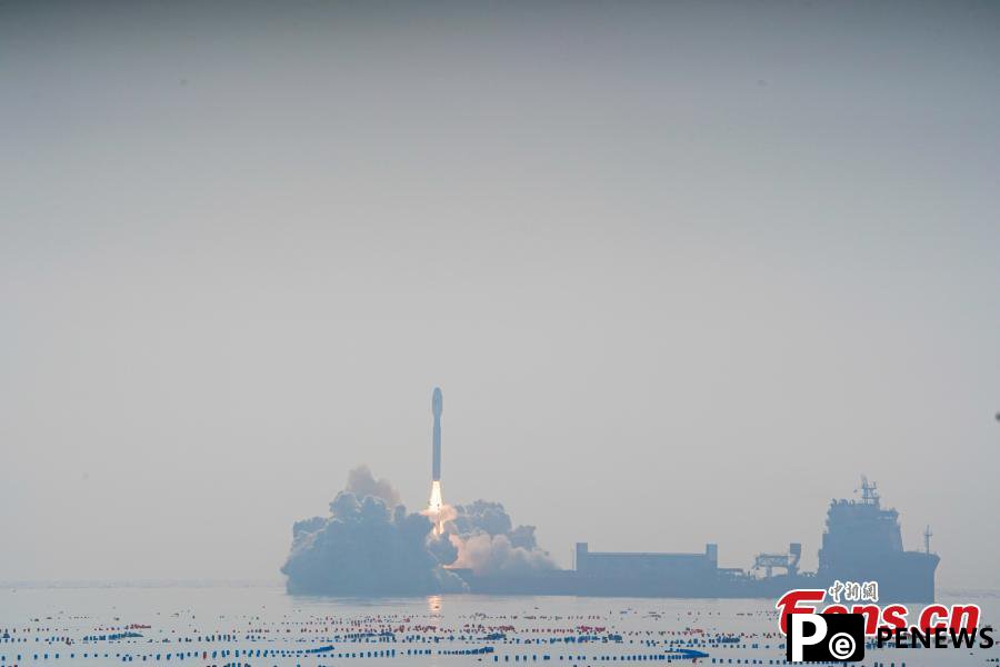 3 rocket sends satellite group into space