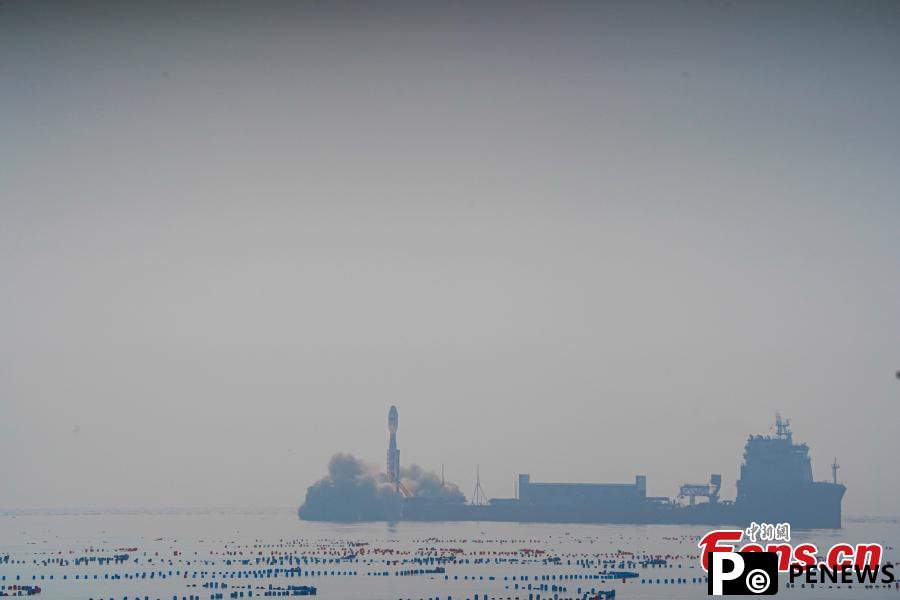 3 rocket sends satellite group into space
