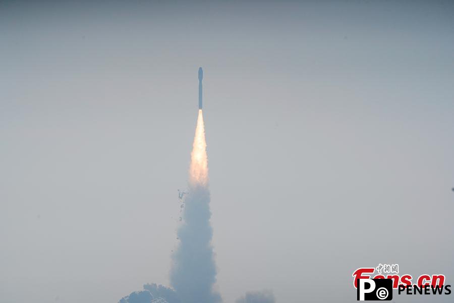 3 rocket sends satellite group into space
