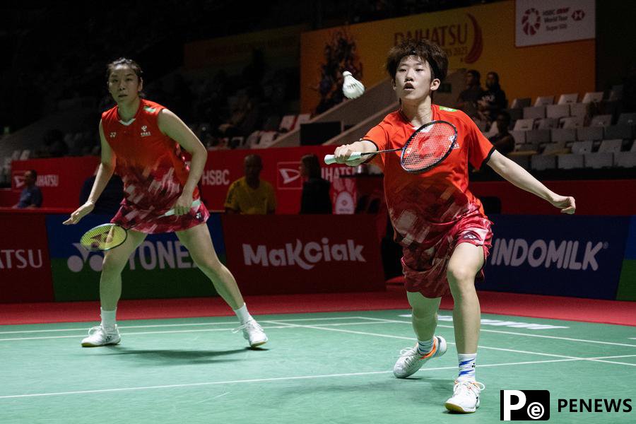 Chinese shuttlers advance to quarters at Indonesia Masters