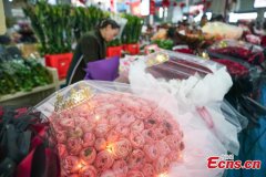 Flower sales boom for Valentine's Day in Yunnan