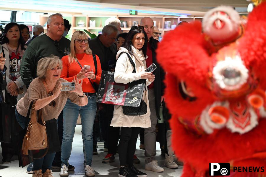 Young Chinese find niche in inbound tourism