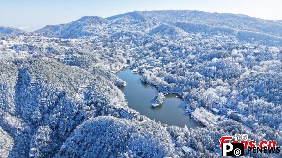 Snow turns Lushan Mountain into white wonderland