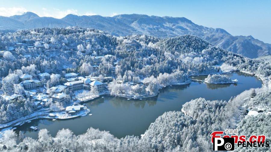 Snow turns Lushan Mountain into white wonderland