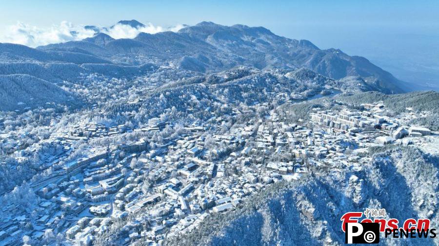 Snow turns Lushan Mountain into white wonderland