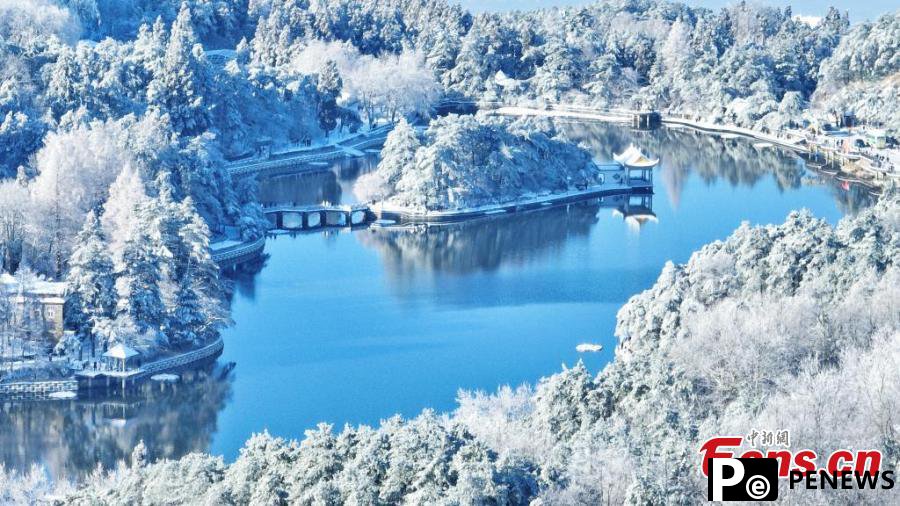 Snow turns Lushan Mountain into white wonderland