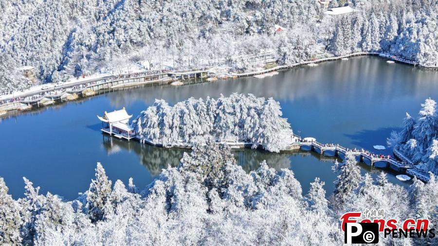 Snow turns Lushan Mountain into white wonderland