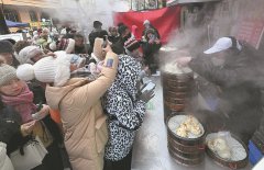 Diverse tourism spots prosper from ice shows, chill hotpot