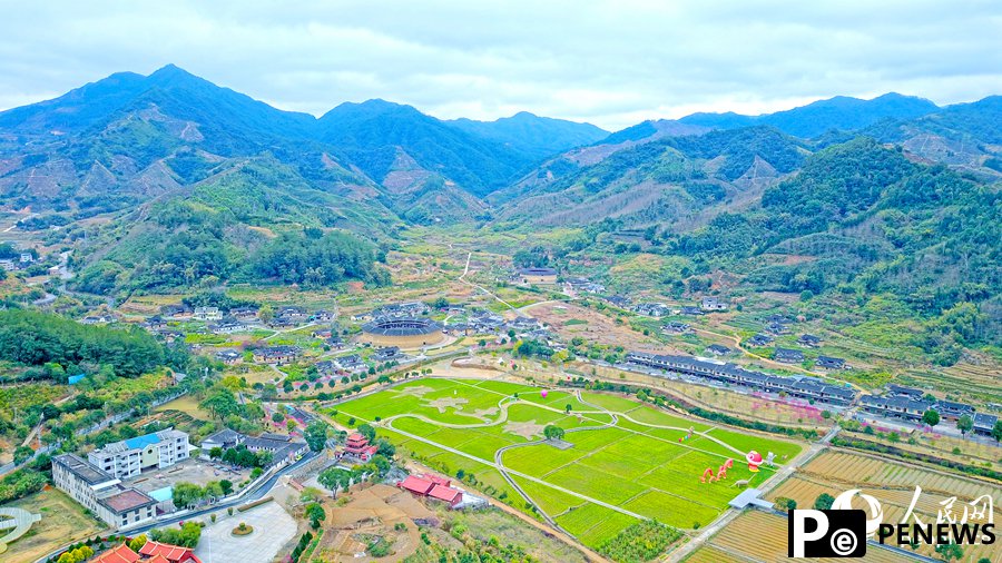In pics: Beautiful scenery of rapeseed flowers and traditional earthen buildings draws crowds to Hua